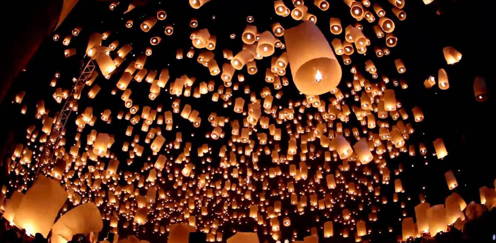 PLAY WITH PAPER LANTERNS IN THAILAND